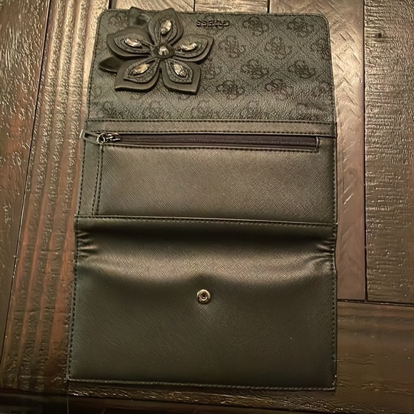 Black Guess wallet - Picture 4 of 6